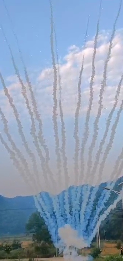 white smoke tail белый дым веерный 15 зарядов Алматы